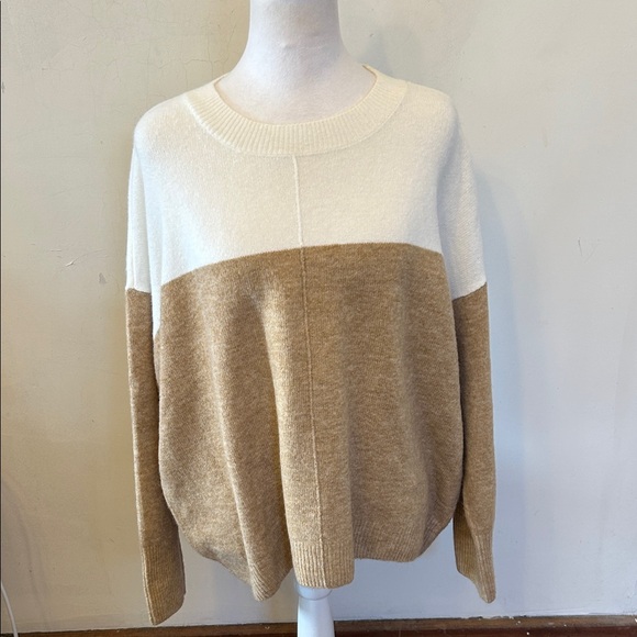 Vince Camuto Sweaters - Vince Camuto Two-Tone Cream and Tan Women's Sweater Size L EUC